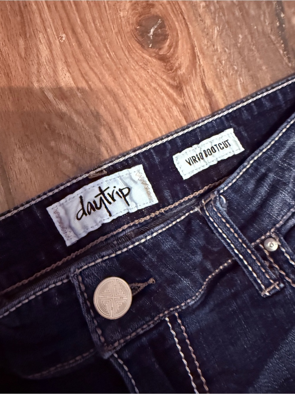 Buckle DayTrip Virgo Bootcut Jeans - Picture 2 of 5
